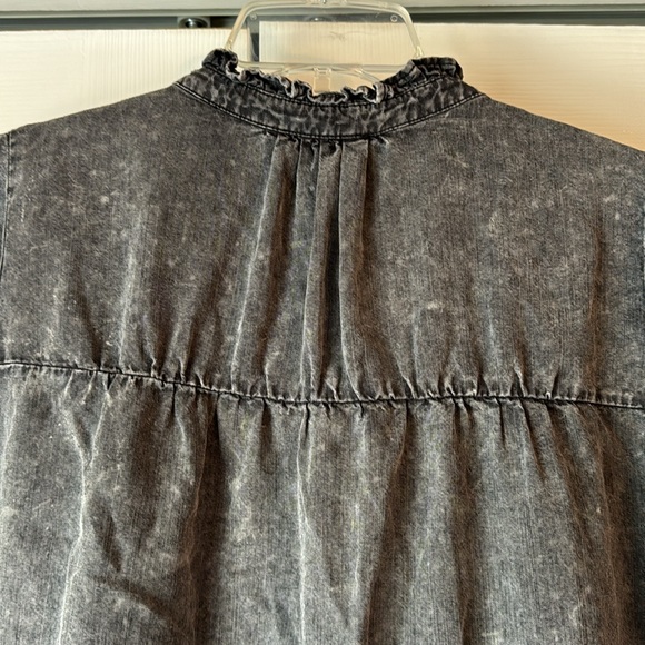 Rails “Ruthie” Ruffle Sleeve Tencel Denim Blouse – Black Acid Wash – Size M - Picture 11 of 15